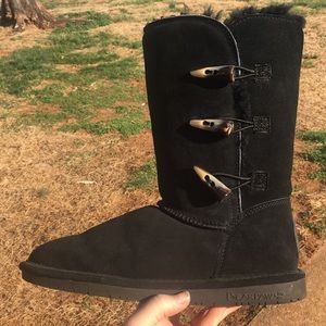 Like new bearpaw size 10 boots